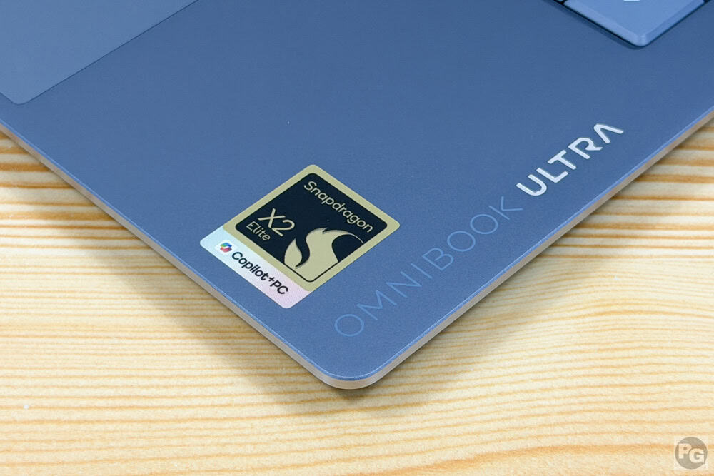 HP OmniBook Ultra 14-kg　パームレストにあるロゴ