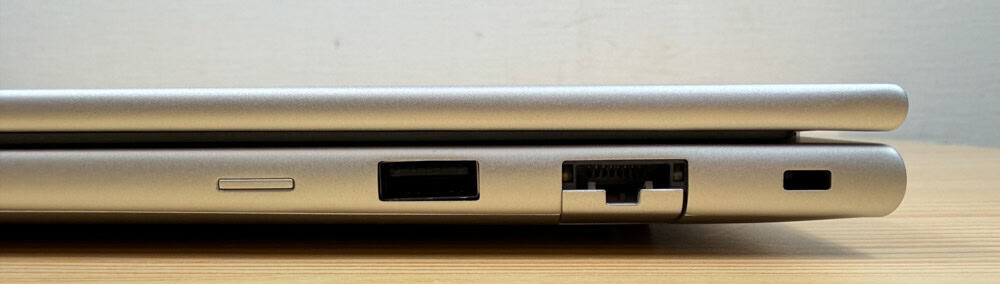 HP ProBook 4 G2i 16 AI PC 右側面インターフェイスUSB-A 5Gbps、RJ45、ナノセキュリティロックスロット