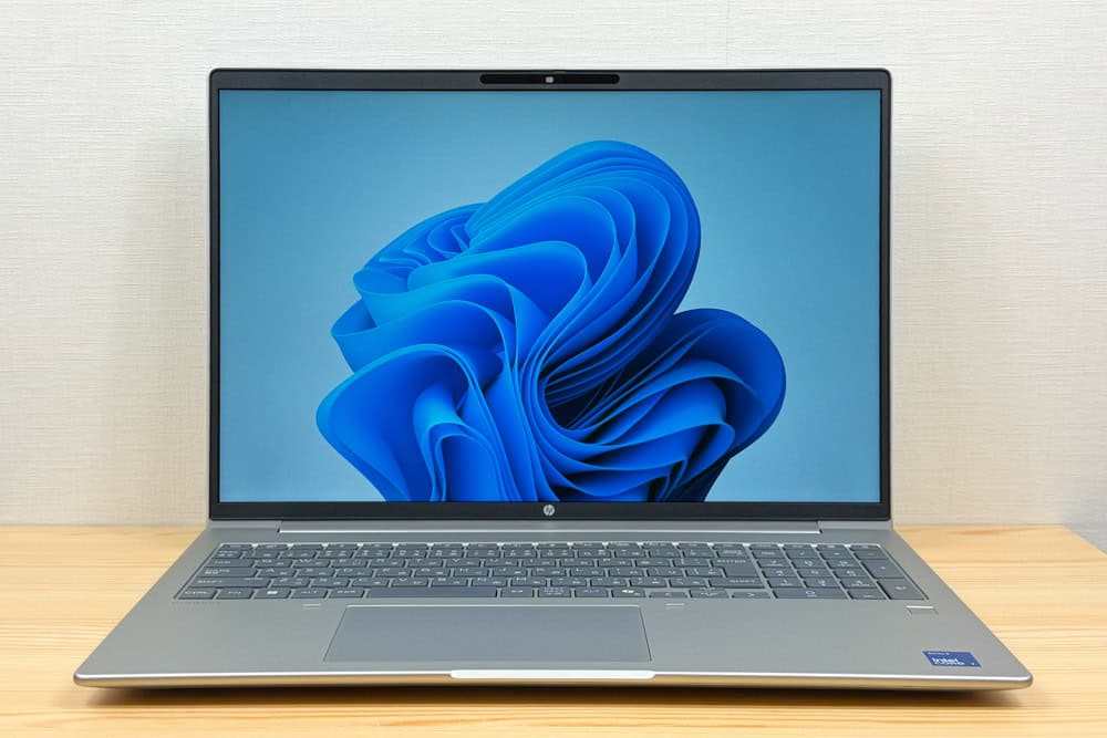 HP ProBook 4 G2i 16 AI PC 正面。