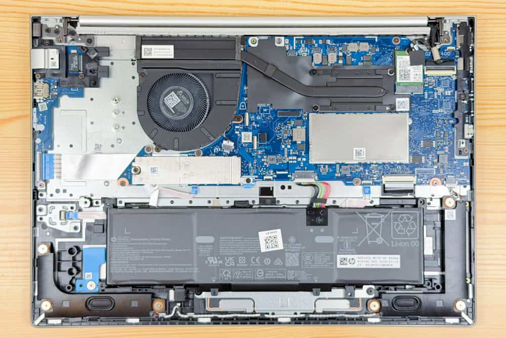 HP ProBook 4 G2i 16 AI PC 筐体内部