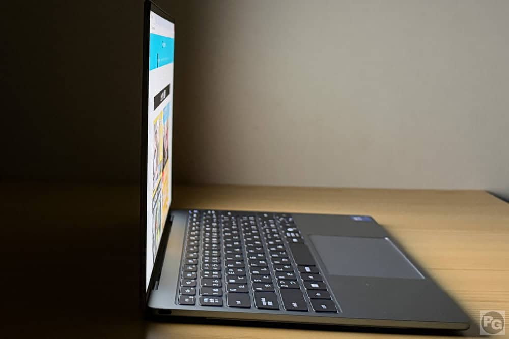 XPS 13 2026 視野角が広く横から見てもしっかりと見える