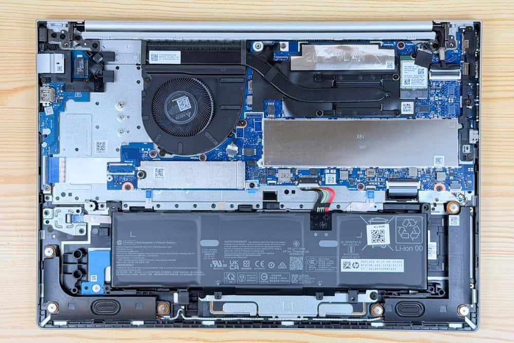 HP ProBook 4 G2a 16 AI PC 筐体内部