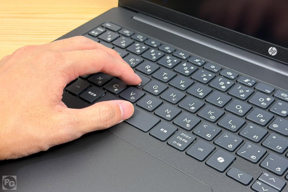 HP OmniBook 3 16-by/bw　キーボードのうち心地。打鍵感はあまりない