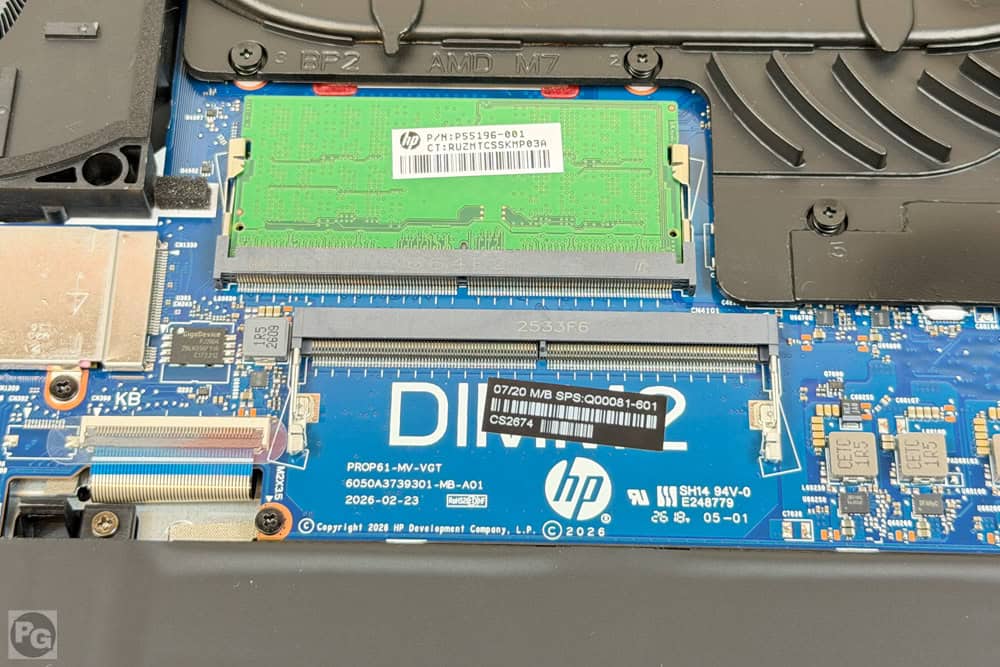 HyperX OMEN 15（AMD）には2つのメモリスロットがある