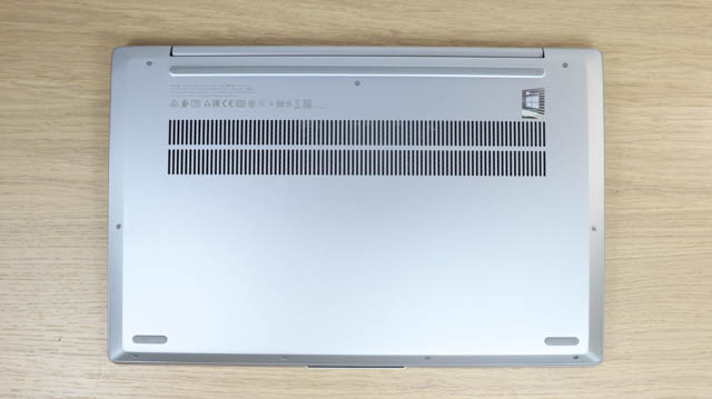 Lenovo IdeaPad Slim 550i 15　底面