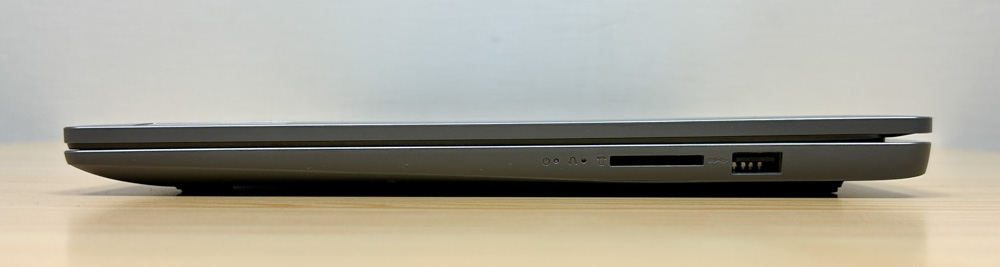 Lenovo IdeaPad Slim 3 Gen 8 15.6型AMD 右側面インターフェイス