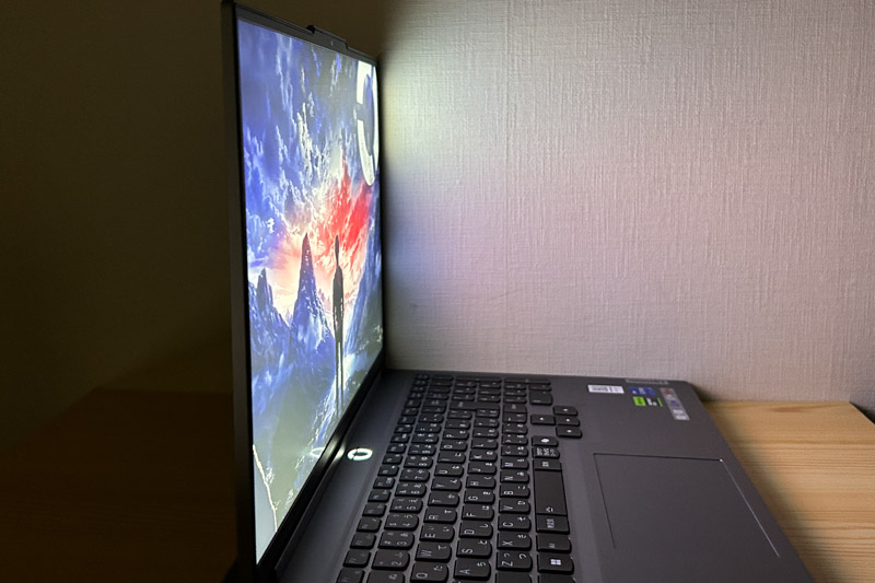Lenovo Legion 5i Gen 9 (16型 Intel)　視野角チェック　横から
