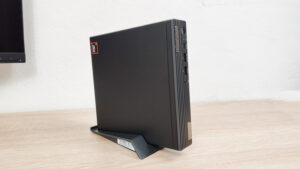 Lenovo ThinkCentre M75q Tiny Gen 5 AMD 横から