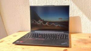 Lenovo ThinkPad E16 Gen 2 AMD　右斜め前から