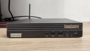 Lenovo ThinkCentre M75q Tiny Gen 5 AMD 正面から