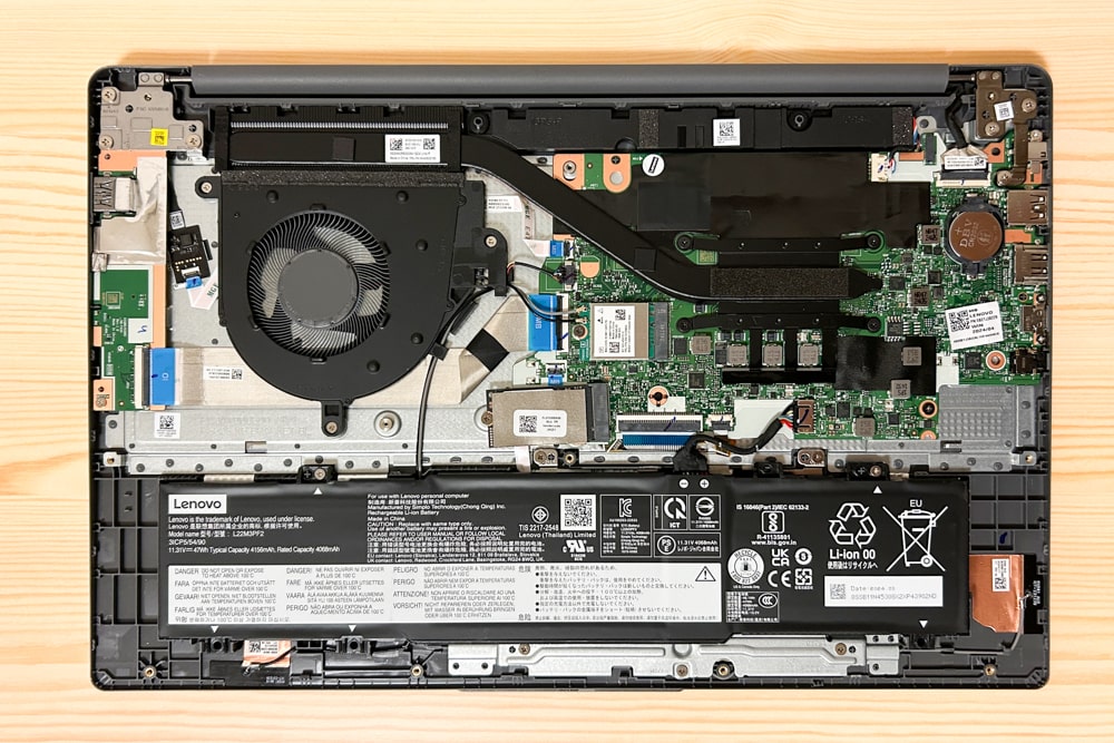 Lenovo IdeaPad Slim 3 Gen 8 15.6型AMD 筐体内部