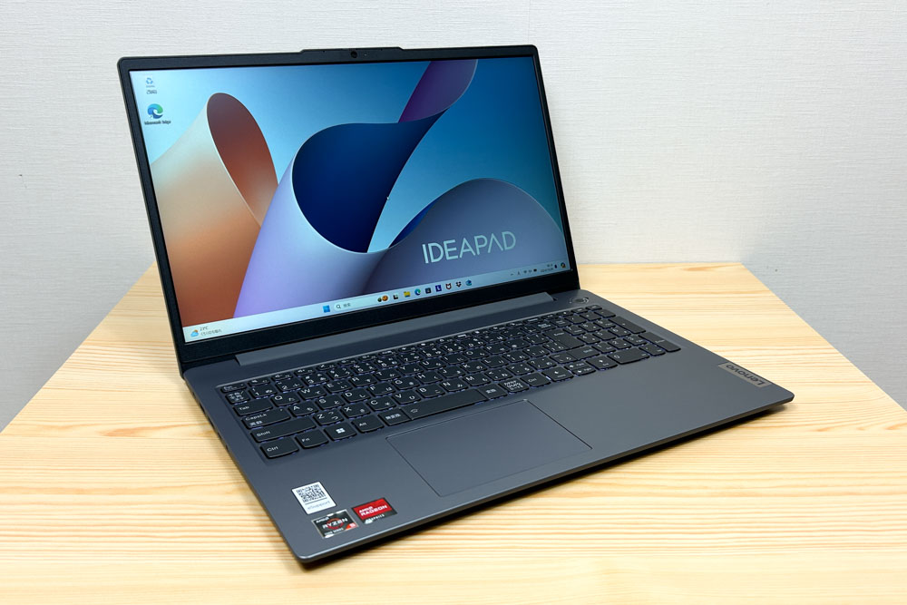 Lenovo IdeaPad Slim 3 Gen 8 15.6型AMD 左斜め前から