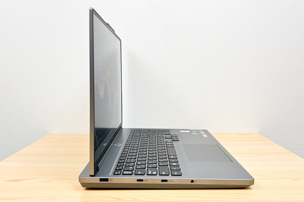 Lenovo Legion 5i Gen 9 (16型 Intel)　横から