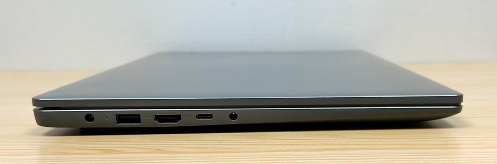 Lenovo IdeaPad Slim 3 Gen 8 15.6型AMD 左側面インターフェイス