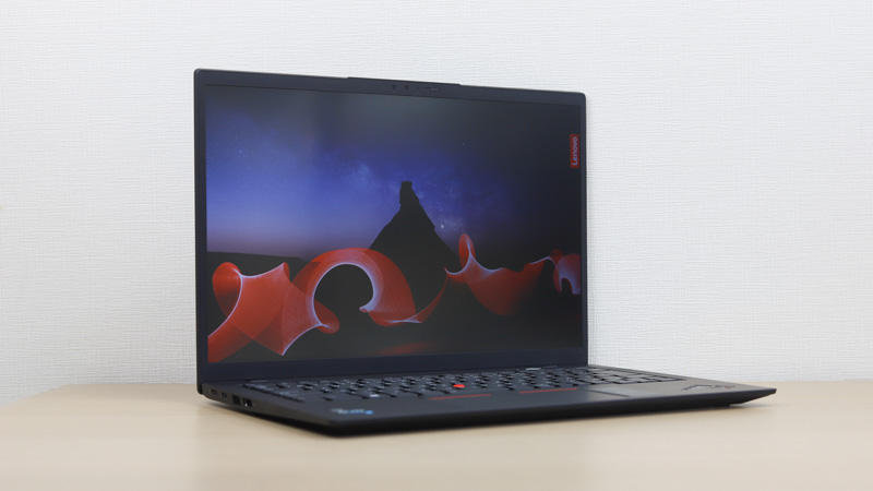 Lenovo thinkPad 斜め前から