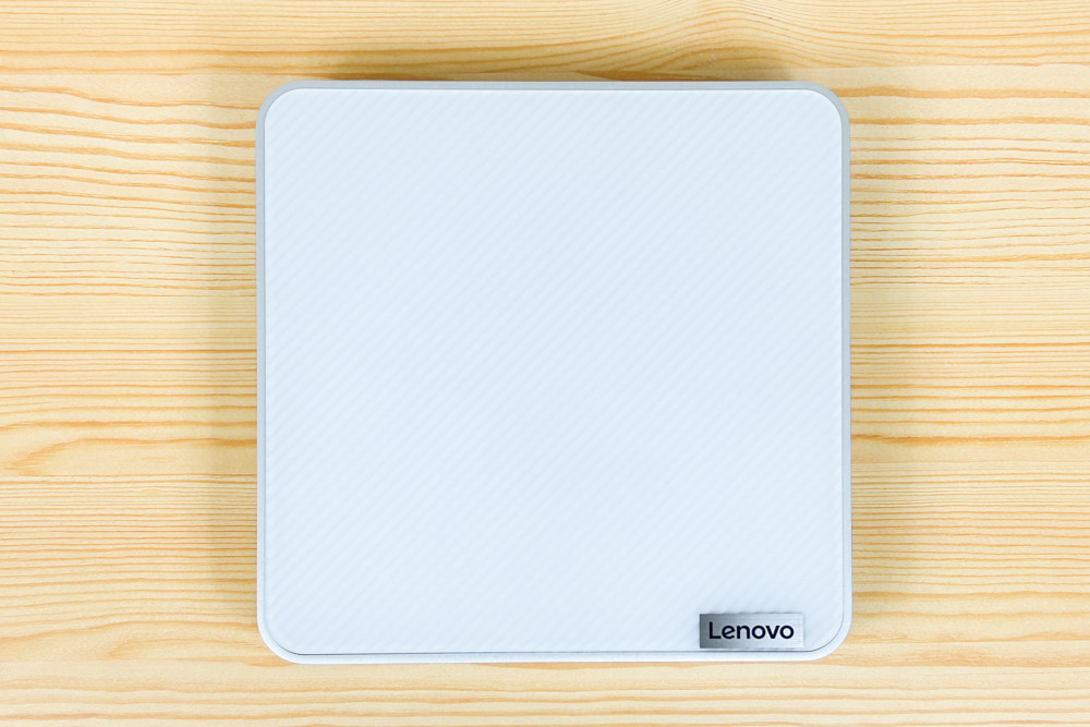 Lenovo IdeaCentre Mini Gen 8 (Intel) 天面