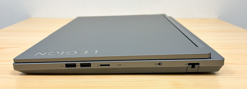 Lenovo Legion 5i Gen 9 (16型 Intel)　右側面インターフェイス