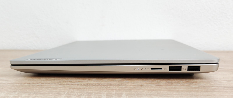 Lenovo IdeaPad Slim 5i Gen 9の右インターフェイス