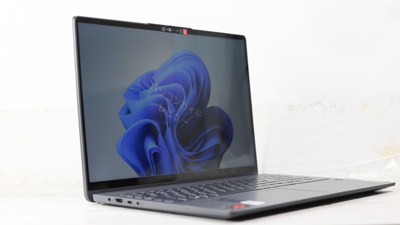 IdeaPad 左斜め前から