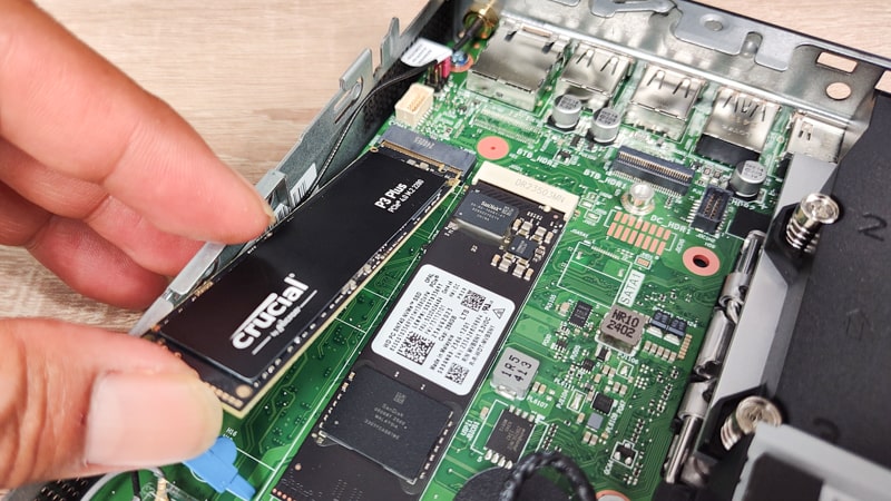 Lenovo ThinkCentre M75q Tiny Gen 5 AMD SSDの増設方法