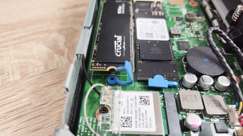 Lenovo ThinkCentre M75q Tiny Gen 5 AMD SSDの増設方法