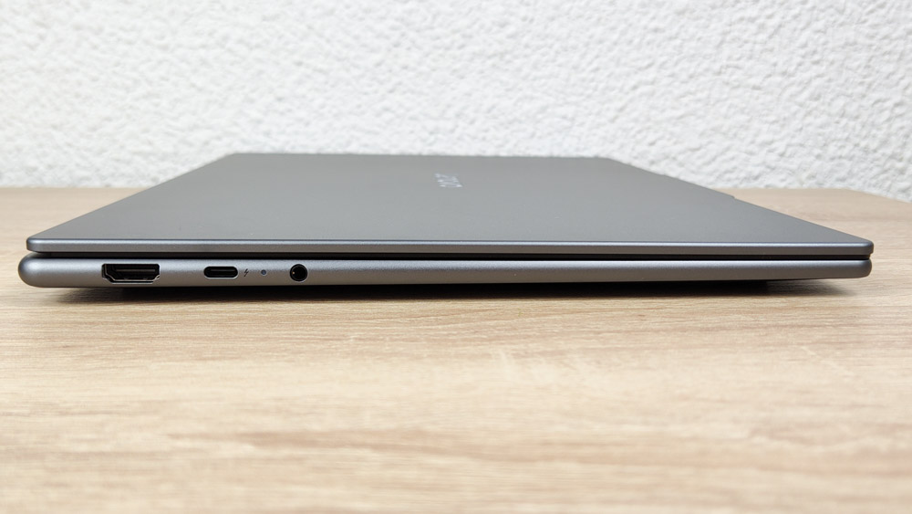 Lenovo Yoga Slim 7i Aura Edition Gen 9 左側面インターフェイス