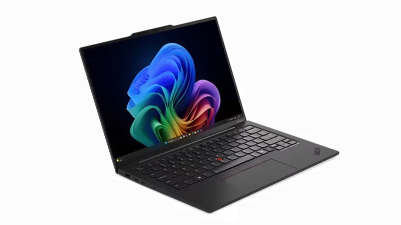 Lenovo ThinkPad X1 Carbon Gen 13 Aura Edition 左斜め前から