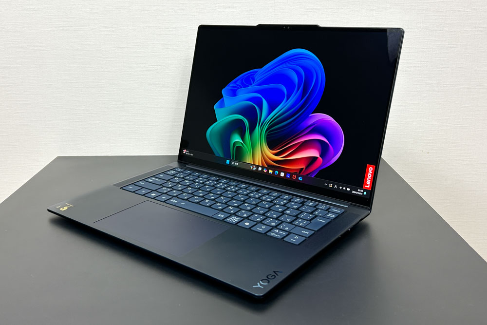 Lenovo Yoga Slim 7x Gen 9 右斜め前から