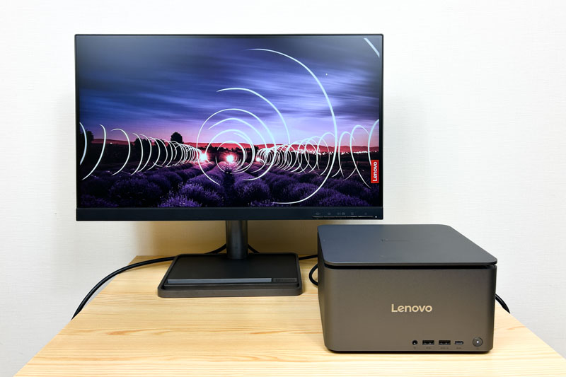 Lenovo ThinkCentre Neo Ultraと27インチモニターを撮影