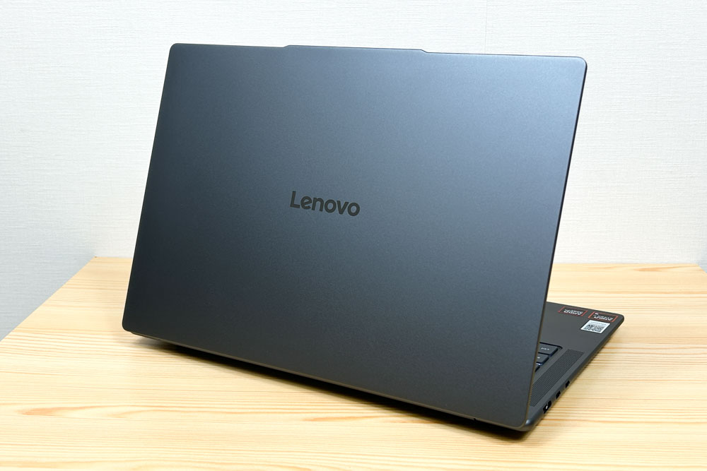 Lenovo Yoga Pro 7 Gen 9 14.5型(AMD) 背面