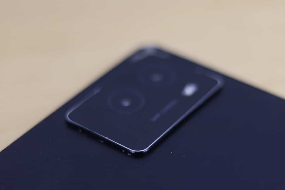 1年2か月使ったLegion Tab 8.8 ,3の背面カメラ部分。塗装が剥げているのが見える