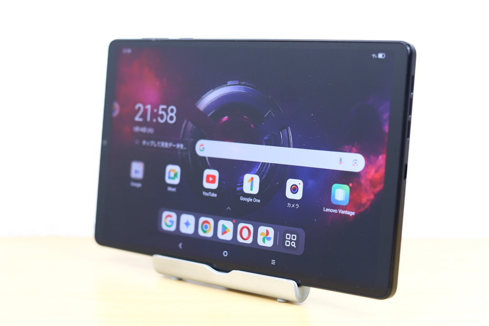 Lenovo Legion Tab (8.8”, 3) 右斜め前から