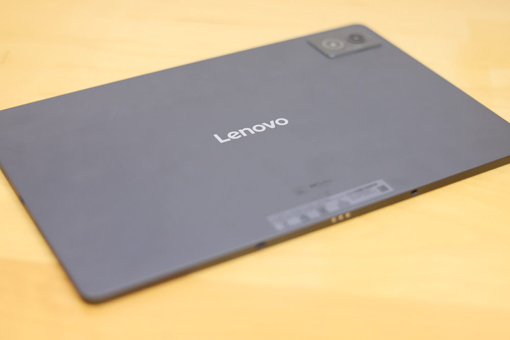 Lenovo Idea Tab Pro 高級感があるユニボディ