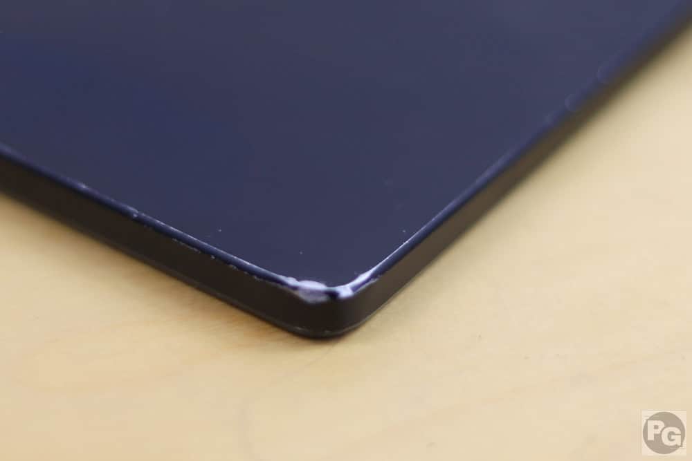 Legion Tab (8.8”, 3)のエッジ。15か月使用後に色が剥げている