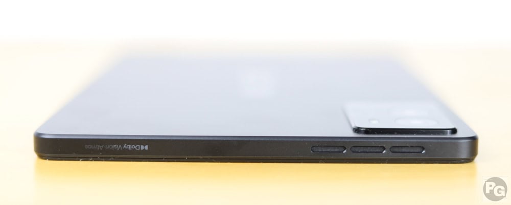 Legion Tab (8.8”, 3)左側面にはスピーカーのみ