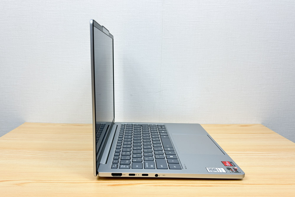 Lenovo IdeaPad Slim 5 Light Gen 10 13.3型(AMD) 横から