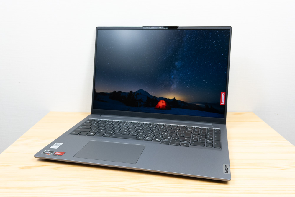 Lenovo Thinkbook 16 Gen 7 AMD 右斜め前から