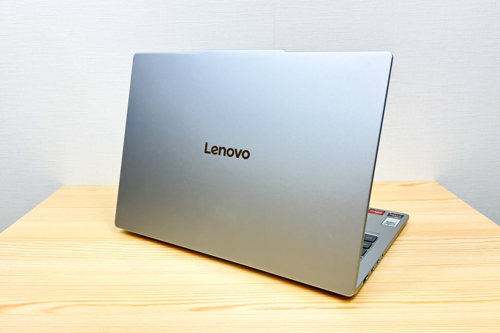 Lenovo IdeaPad Slim 5 Light Gen 10 13.3型(AMD) 後ろから