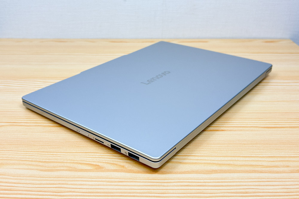 Lenovo IdeaPad Slim 5 Light Gen 10 13.3型(AMD) ラウンドエッジのボディ