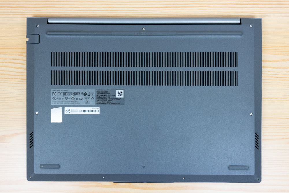 ThinkBook 16 Gen 7 AMD 底面カバー