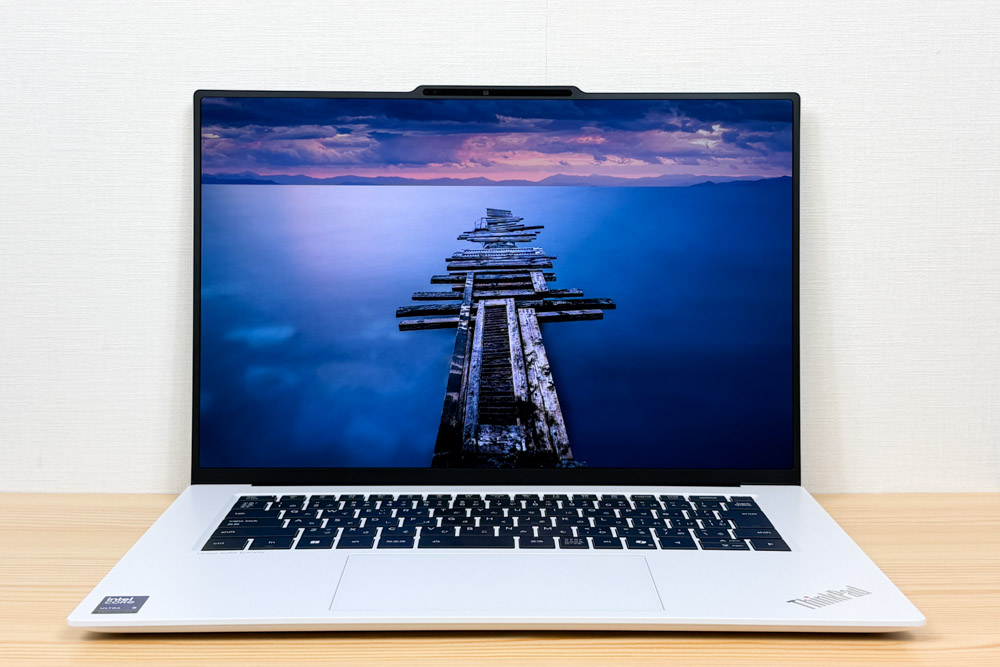 Lenovo ThinkPad X9 15 Gen 1 Aura Edition(15.3型 Intel) グレイシャーホワイト　正面