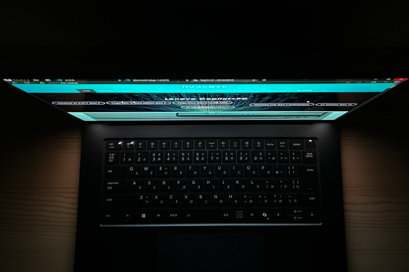 Lenovo ThinkPad X9 15 Gen 1 Aura Edition(15.3型 Intel) ディスプレイ 視野角のチェック　上から