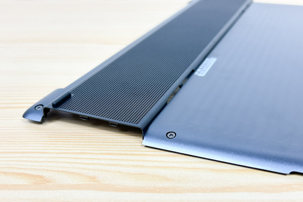 Lenovo ThinkPad X9 15 Gen 1 Aura Edition(15.3型 Intel) 底面カバー　エンジンハブ