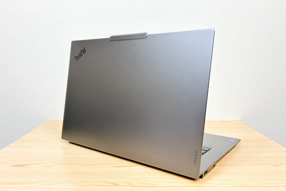 Lenovo ThinkPad X9 15 Gen 1 Aura Edition(15.3型 Intel) 背面