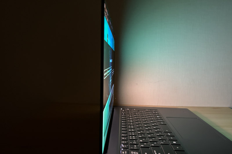 Lenovo ThinkPad X9 15 Gen 1 Aura Edition(15.3型 Intel) ディスプレイ 視野角のチェック　真横から