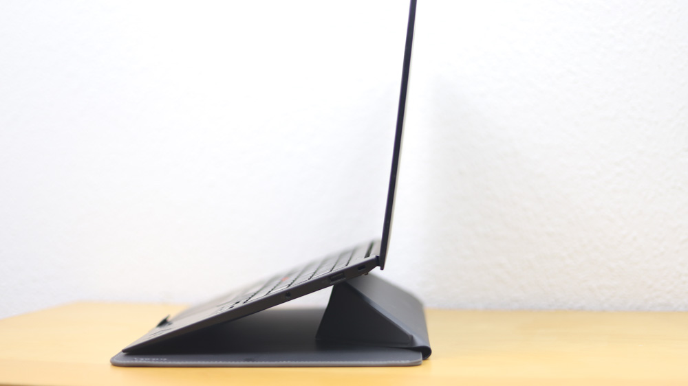 Lenovo 14インチ オリガミ スリーブケースと14インチPC