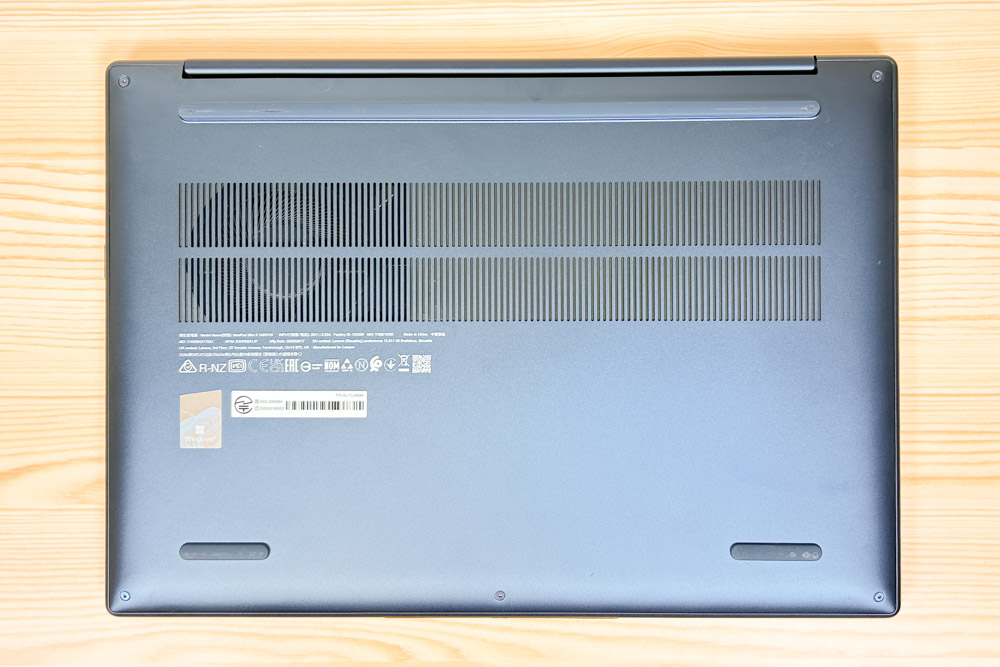 Lenovo IdeaPad Slim 5i Gen 10 (14型 Intel) 背面