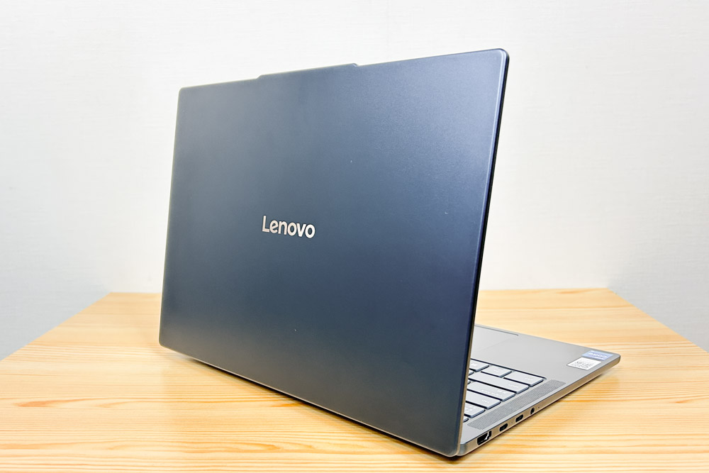 Lenovo IdeaPad Slim 5i Gen 10 (14型 Intel) 背面