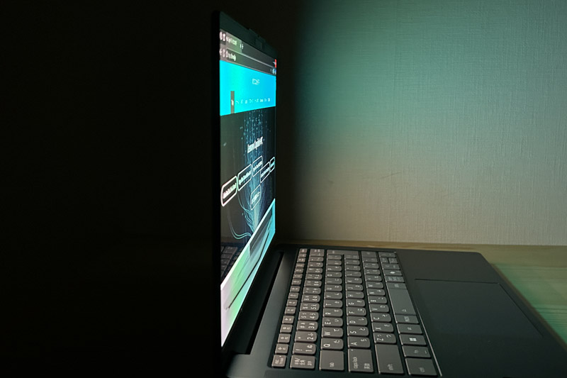 Lenovo IdeaPad Slim 5i Gen 10 (14型 Intel) 視野角のチェック　横から