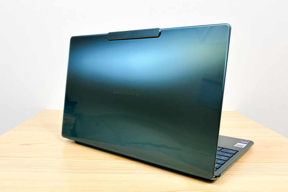 Lenovo Yoga Slim 9i Gen 10(14型 Intel) 背面
